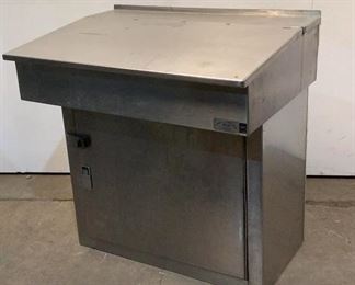 Located in: Chattanooga, TN
Wall Mount Receiving Desk
Size (WDH) 30"Wx22"Dx31-1/4"H
Stainless Steel
**Sold as is Where is**