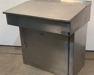 Located in: Chattanooga, TN
Wall Mount Receiving Desk
Size (WDH) 30"Wx21-3/4"Dx31-1/4"H
Stainless Steel
**Sold as is Where is**