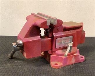 Located in: Chattanooga, TN
MFG Reed
Model 24 1/2 C
4" Swivel Bench Vise
*Sold As Is Where Is*

SKU: G-2-B