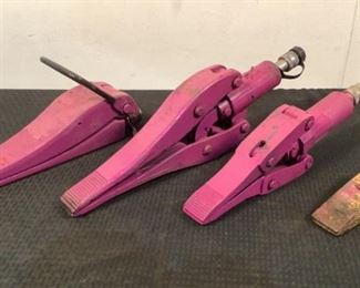 Located in: Chattanooga, TN
1 1/2 Ton Hydraulic Ram Spreaders
**No Legible Info Tags**
1 1/2 Ton
*Sold As Is Where Is*

SKU: G-2-B