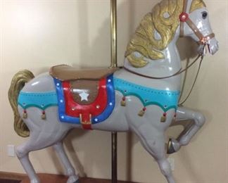 RJHO904 Carousel Sculpture