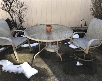 Outdoor table with 4 chairs 