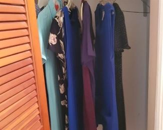 Lots of Clothing- Size large