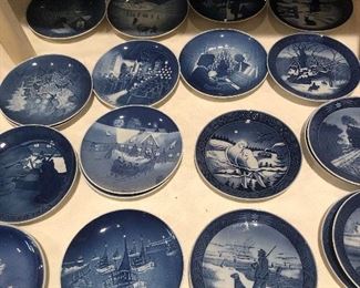 Blue and white collectible plates. Some have more than one of each style