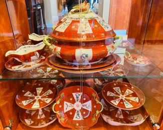 HEREND  "RED DYNASTY" Porcelain Set Service for 12, Total 118 pieces