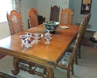 Vintage Thomasville dining table and chairs