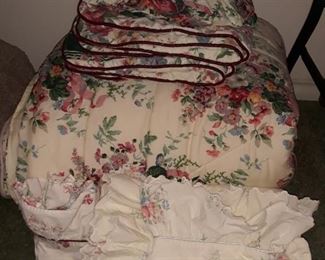 Twin comforter set