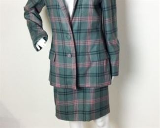 Lot	15	Carolina Herrera Green Plaid Skirt Suit	Carolina Herrera Spring Green Plaid Skirt Suit 100% Wool - Size 8 Two fabric covered button front jacket
