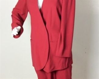 Lot	20	Giorgio Armani / Bergdorf Goodman Red Pant Suit	Giorgio Armani Italy / Bergdorf Goodman on the Plaze New York Vestimenta Spa Wool Red Pant Suit Red Lining Size 40 Condition - Spot on right leg - Pull left sleeve
