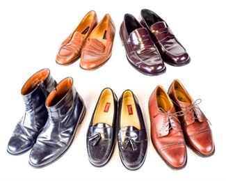 Lot	49	5 pairs of men's leather shoes	Bass- made in Brazil, 1 loafers, lightly worn, size 10 and 1 broque with clean soles and minor scuffing, size 11 Barneys NY- made in Spain, 1 loafers, worn soles, size 11 Fratelli Rossetti- Made in Italy, 1 loafers, worn soles, size 10 Bostonian- made in India, 1 Boots, worn soles and mildly scuffed leather, size 11 wide
