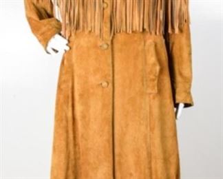 Lot	63	Continental Leather Fashions Fringe Suede Duster	Continental Leather Fashions - Made in U.S.A. Deer Skin Suede Fringed Split Back Style Duster Jacket Satin Liner - 4 Covered Button Front Closure Women's Size Small Condition - needs some cleaning around sleeves and spot in front
