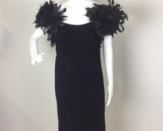 Lot	82	"That Little Black Dress" Black Velvet & Feathers	Inner Circle Inc. Black Velvet Sleeveless Cocktail Dress with Black Feathered Shoulders - Zipper Back, has top hook but missing the eye clasp. tag - Size 8
