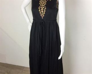 Lot	91	Vintage Bloomingdale's Sixties East Ornate Gown	Vintage Bloomingdale's Sixties East Black Ornate Sleeveless Floor Length Gown Full Zipper Back Become "Groovy" fashion stated at your next event ! Golden Threading - Amber and Pink Tourmaline Stoning ****NO SIZING **** Measure Approx. 27" around waist - Skirting of Gown measure 44" long ( this is not total gown length )
