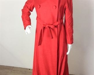 Lot	112	Vintage Custom Creation Red Linen Coat Dress	Vintage Custom Creation Red Linen Coat Dress Beautiful Construction - Belted - Lined NO MARKER - *** NO SIZE *** ( similar to a women's 8 )
