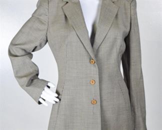 Lot	188	Guy Larouche - Paris - Wool Hound's Tooth Jacket	Designer Guy Larouche - Paris - Collection Wool Tiny Hound's Tooth Pattered Jacket 3 Wooden Buttons Double Lined - Exceptional Quality SIZE 42 / US 8
