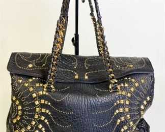 Lot	238	Roberto Cavalli Black Silver Studded Purse	Roberto Cavalli Regina Radiant studded satchel bag in black lambskin leather with inlaid chain and leather handles, magnetic closure, internal zip and slip pockets, microfiber lining and silver tone hardware detail. Made in Italy. Marks and stains on lining. 16" l x 9" w x 7" d 17" l x 12" w x 8" d

