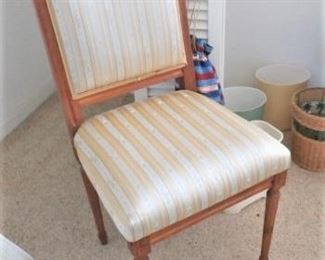 NICE STURDY CHAIR FOR MULTIPLE USES