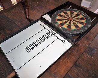 Portable dart board