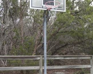 Portable basketball hoop