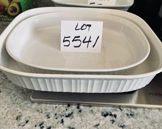 Lot 5541. $20.00 Pair of corning, French White, baking dishes. 1) 2.5 Qt 9.5" x 12", 2) 4.75 Qt 14" x 11.5".