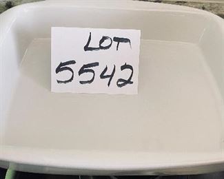 Lot 5542. $12.00. 9" x 11" white ceramic baking dish.