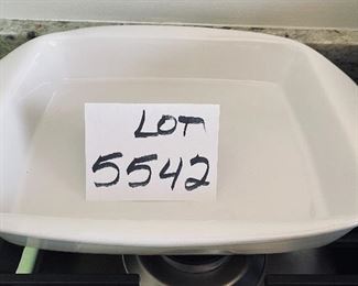 Lot 5542. $12.00. 9" x 11" white ceramic baking dish.