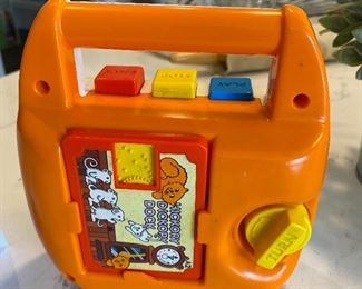 Lot 5568 $20.00 Tomy "Bring Along Song Wind-up Music Cassette Player" Vintage & Collectible Toy