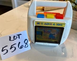 Lot 5568 $20.00 Tomy "Bring Along Song Wind-up Music Cassette Player" Vintage & Collectible Toy
