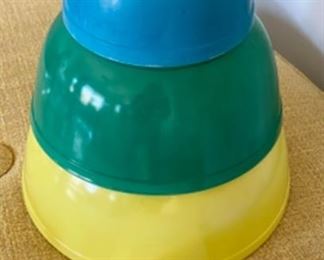 Lot 5556. $65.00. Lot of 3 Vintage Colored Pyrex Mixing Bowls (VERY COLLECTIBLE), 4 QT. YELLOW, 2.5QT GREEN AND the SMALLER BLUE BOWL, all in very good condition, and a Pyrex 8x13" glass baking dish - can't have enough of these.