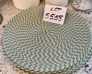 Lot 5558 $28.00. Longaberger Bread Basket with red & green liner, and 10 Round Placemats