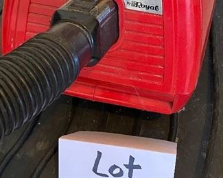 Lot 5626 $40.00 Dirt Devil Can Vac 1100 Watt and 9.2 Amp; Home and Garage Air Compressor 120 Watt Model AM125