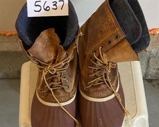 Lot 5637 $15.00 Waterproof Winter Boots with Rubber Soles Size 14-15".