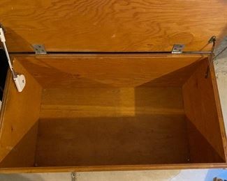 Lot 5684 $28.00 Vintage Wooden Toy Box w/ Soft Close