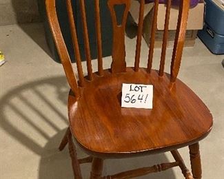 Lot 5641. $30.00. Nice Oak Chair - Great Condition - Use as extra chair for company or Desk Chair.