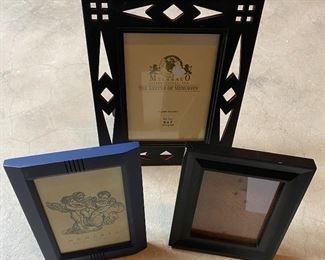 Lot 5686 $28.00 Picture Frame Lot 2: 1) 4"x 6" Photo Frame 2) 5"x7" Photo Frame 3) 6"x6" Photo Frame 4) 4" x 6" Photo Frame 5) 4" x 6" Black Photo Frame