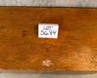 Lot 5684 $28.00 Vintage Wooden Toy Box w/ Soft Close