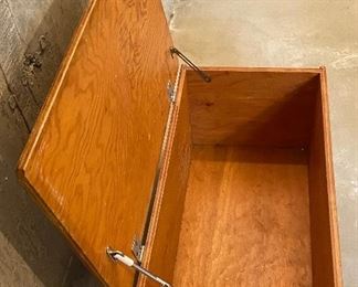 Lot 5684 $28.00 Vintage Wooden Toy Box w/ Soft Close