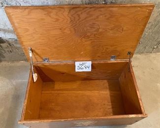 Lot 5684 $28.00 Vintage Wooden Toy Box w/ Soft Close