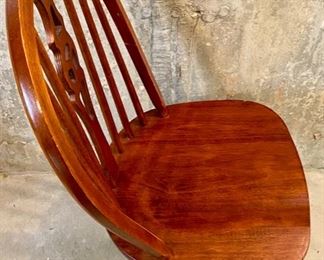 Lot 5641. $30.00. Nice Oak Chair - Great Condition - Use as extra chair for company or Desk Chair.