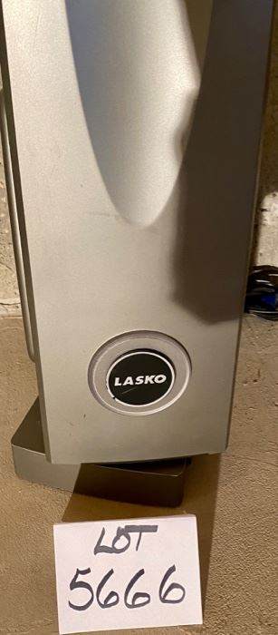 Lot 5666 $30.00 Lasko Portable Electric Model 4421 39" H Oscillating Tower Fan, No Remote 39" H