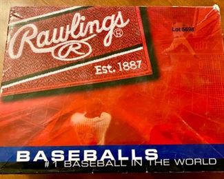 Lot 5698. $30.00 New in Box 12 Rawling Baseballs, Official National Baseball Club Association