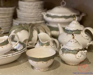 LARGE Set ROYAL DOULTON Fontainbleau China