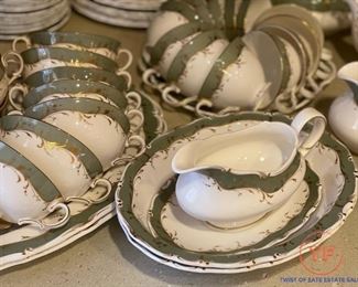 LARGE Set ROYAL DOULTON Fontainbleau China