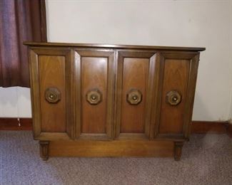 Bedroom Right  Excellent Sideboard  but, is a table with 8 leafs