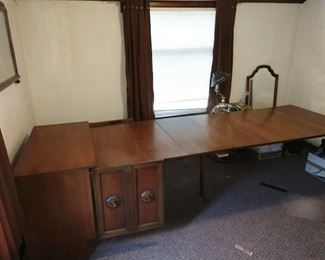 Bedroom Right  Excellent Sideboard  but, is a table with 8 leafs