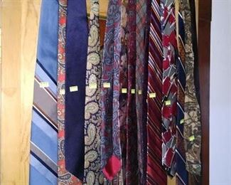 BedRoom/Right:  Ties