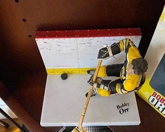 McFarlane Bobby Orr Statue