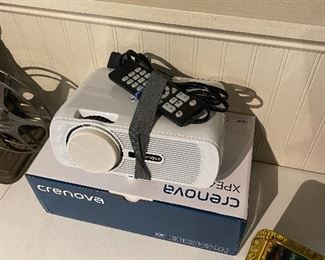 Crenova Mini Projector