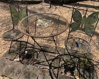 Outdoor Table/Chairs