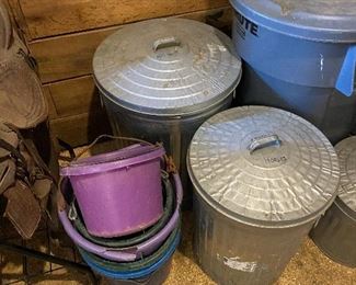 Feed Buckets/Aluminum Trash Cans